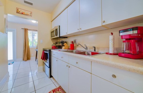 Middle River Terrace Apartment | #1 ✔️ Cute neighborhood, walk to Wilton Manors!