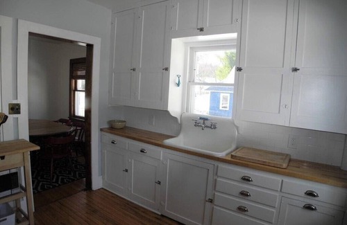 Suttons Bay House | 1 dog welcome in this home located 2 blocks to the beach and Suttons Bay Village