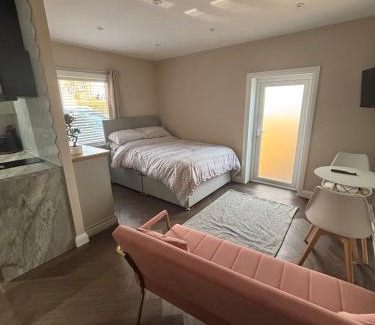 Plympton Apartment | 1 double bed studio with private access and parking