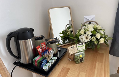 Sudbury House | 1 Double Bedroom in Sudbury Hill - 10 mins from Wembley Stadium