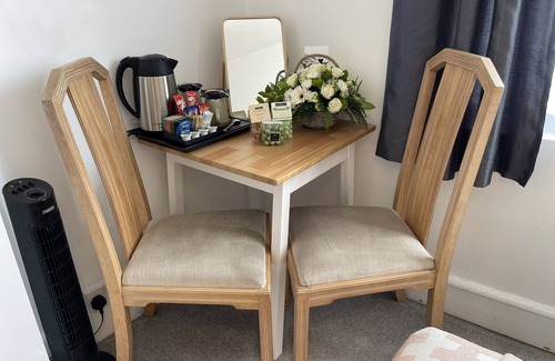 Sudbury House | 1 Double Bedroom in Sudbury Hill - 10 mins from Wembley Stadium