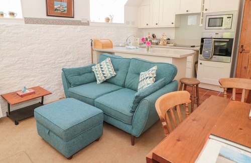 Burgh Island Cottage | 1 EASTON BARN, pet friendly, with a garden in Bigbury