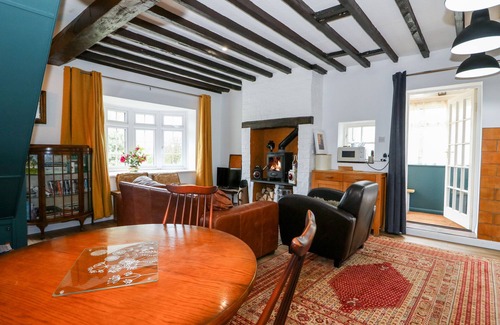 Louth Cottage | 1 EASTVIEW, pet friendly, character holiday cottage in Manby