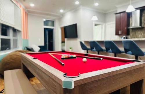 River West Apartment | 1 Garage Parking Pool Table Up To 1Gb Wifi Speed