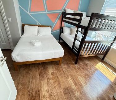 River West Apartment | 1 Garage Parking Pool Table Up To 1Gb Wifi Speed