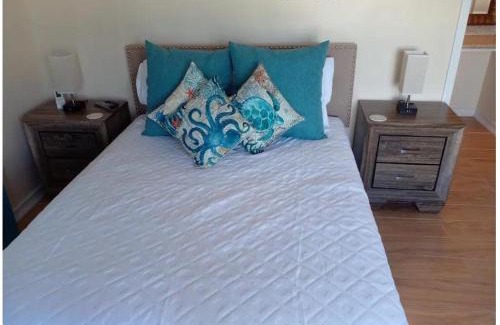 Rolleville House | 1-Hillview Cottages