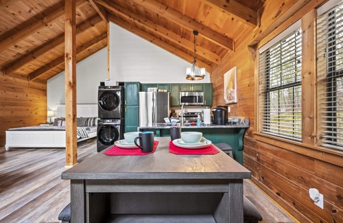 Gatlinburg - Pigeon Forge Cabin | #1 Honeymoon Cabin Cute Clean Comfortable Secluded