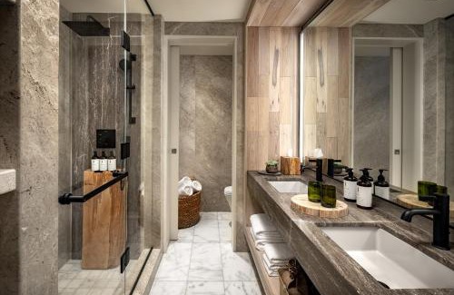 Wellington Place Hotel | 1 Hotel Toronto