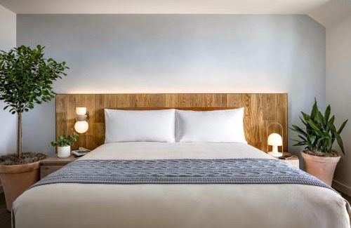 Wellington Place Hotel | 1 Hotel Toronto