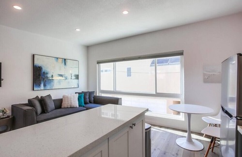 Mission Beach Condo | 1 House to Beach * New Remodel * Top Level * A/C
