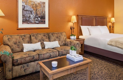 Rothschild Hotel | 1 King Accessible Room With Access to Pool, Hot Tub, and Gym