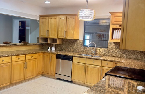 Bahamia West House | 1 King Bed & 2 Queen Beds 1.5 miles from the beach
