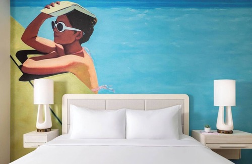 Mid Beach Hotel | 1 King Bed | Hotel Continental Miami Beach | w/Pool & Minutes to South Beach