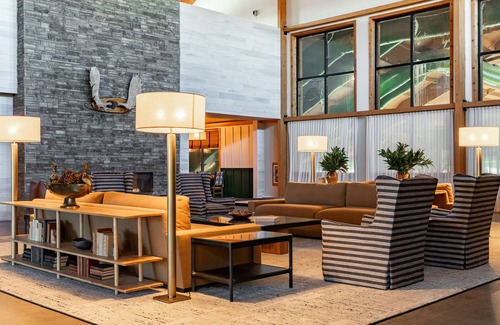 Rothschild House | 1 King Fireplace Suite With Access to Pool, Hot Tub, and Gym