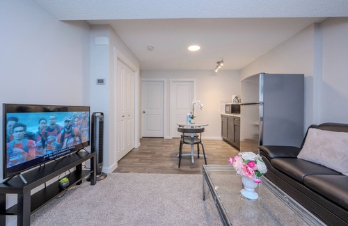 Airdrie Apartment | 1 KING Modern Two Bedroom Secondary Suite in Airdrie Alberta