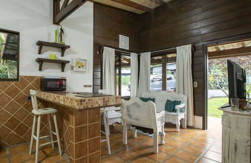 Barrio Pilo Apartment | 1 km del parque de Fortuna, Piscina, Vista al Volcán, Zonas Verdes, Tours