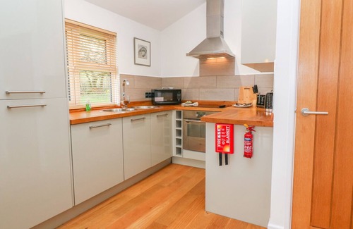 Looe Cottage | 1 LAKE VIEW, romantic, luxury holiday cottage in Lanreath