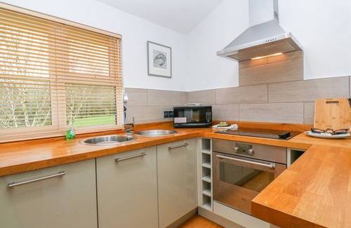 Looe Cottage | 1 LAKE VIEW, romantic, luxury holiday cottage in Lanreath