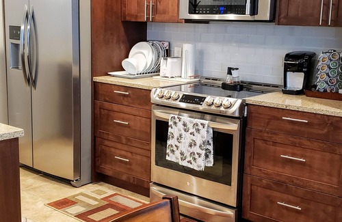 Des Moines Condo | 1 Large Bed, 1 Bath