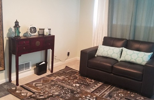 Des Moines Condo | 1 Large Bed, 1 Bath