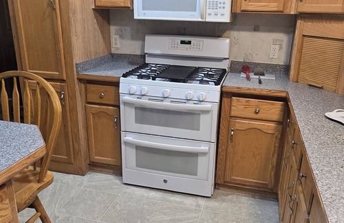 Castleton House | 1 Level easy access 3-BR Home in Historic Castleton close to travel destinations