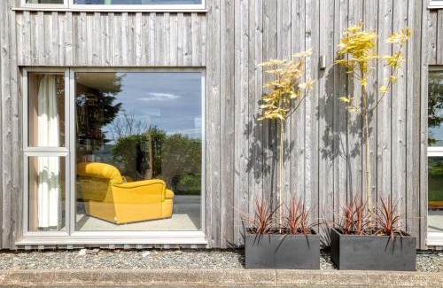 Eaton Mascott House | 1 Little Broomcroft
