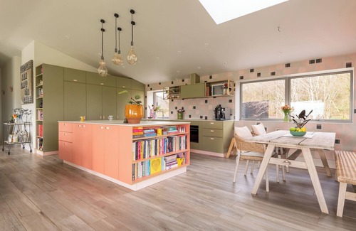 Eaton Mascott Cottage | 1 LITTLE BROOMCROFT, pet friendly, with a garden in Much Wenlock