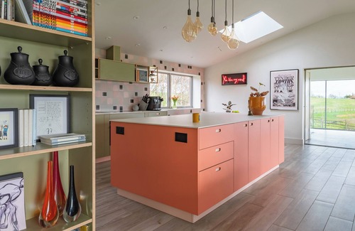 Eaton Mascott Cottage | 1 LITTLE BROOMCROFT, pet friendly, with a garden in Much Wenlock