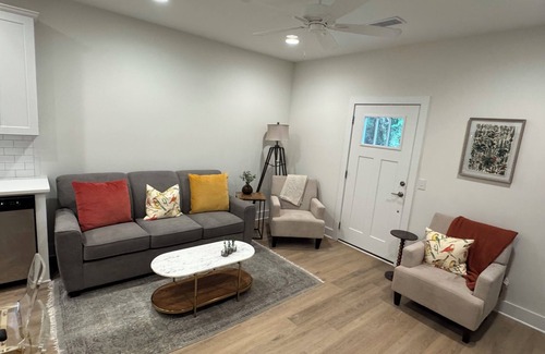 Auburn House | 1 mi from Toomer’s/2 mi from Jordan Hare nSleeps 8