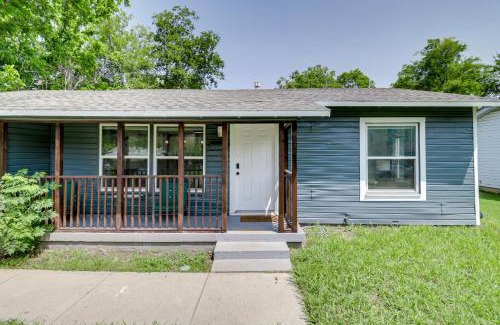 South Arlington House | 1 Mi to ATandT Stadium Family Home with Large Yard!