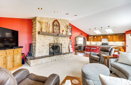 West Colorado Springs House | 1 Mi to Attractions: Getaway w/Mtn Views!