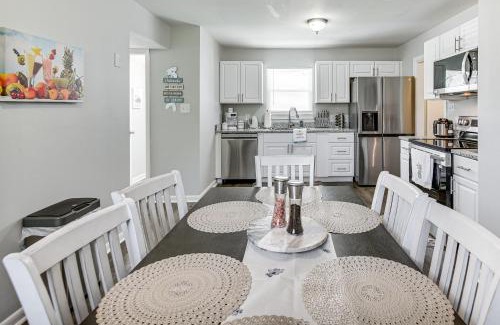 Hampton House | 1 Mi to Beach Home with Patio and Grill in Hampton!