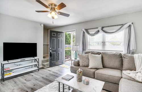 Hampton House | 1 Mi to Beach Home with Patio and Grill in Hampton!