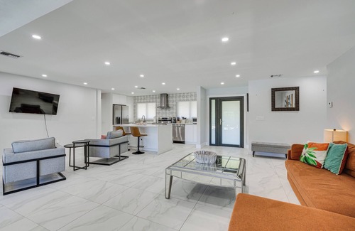 Yacht Club House | 1 Mi to Beach: Modern Cape Coral Home w/Pool