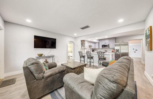 Lantana House | 1 Mi to Beach Sunny Lantana Cottage with Pool!