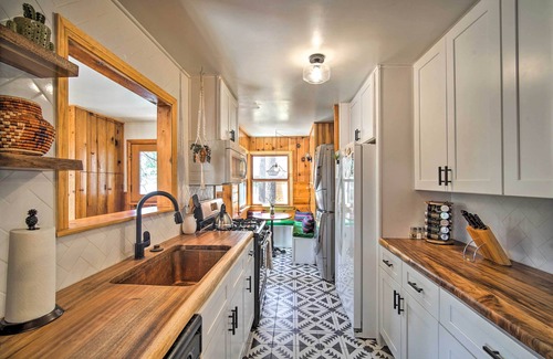 Moonridge Cabin | 1 Mi to Bear Mountain: Cabin in Big Bear Lake