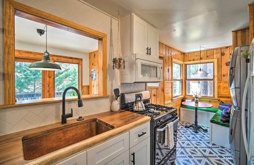 Moonridge Cabin | 1 Mi to Bear Mountain: Cabin in Big Bear Lake
