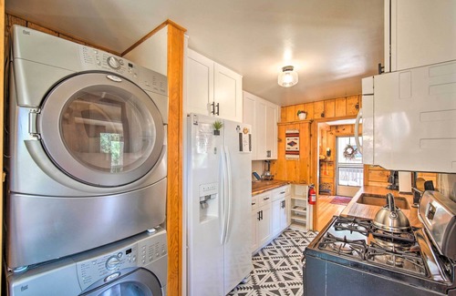 Moonridge Cabin | 1 Mi to Bear Mountain: Cabin in Big Bear Lake