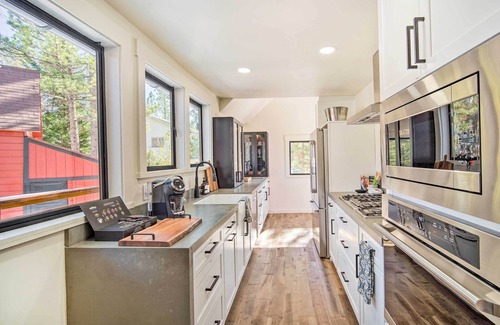 Big Bear Lake Cabin | < 1 Mi to Big Bear Lake: Cabin w/Hot Tub