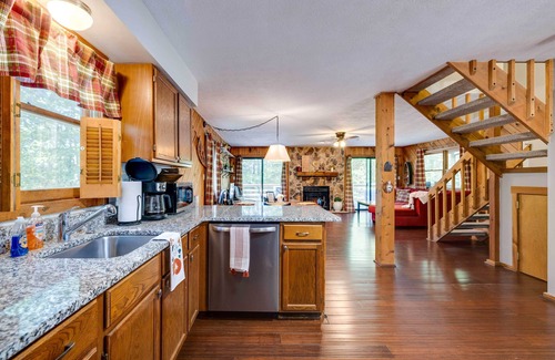 Basye Cottage | < 1 Mi to Bryce Resort: Quiet Cabin w/Hot Tub!