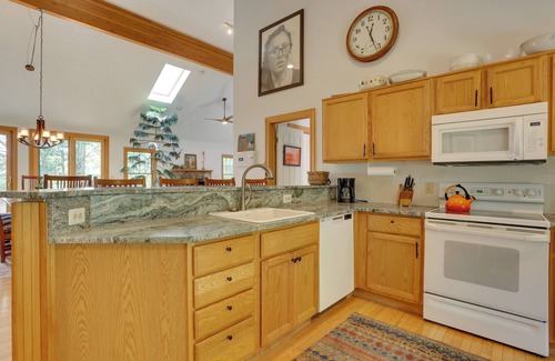 Tannersville House | < 1 Mi to Camelback Resort: Home w/Pool Table!