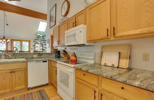 Tannersville House | < 1 Mi to Camelback Resort: Home w/Pool Table!