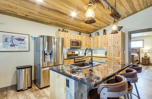 Pray Cabin | < 1 Mi to Chico Hot Springs: Mtn-View Hideaway!