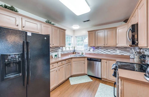 Issue House | 1 Mi to Colonial Beach Boardwalk! Cozy Family Home