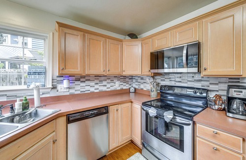 Issue House | 1 Mi to Colonial Beach Boardwalk! Cozy Family Home