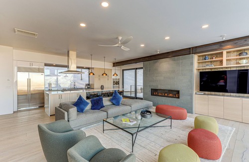 Jackson House | 1 Mi to Downtown Jackson: Modern Retreat w/Views