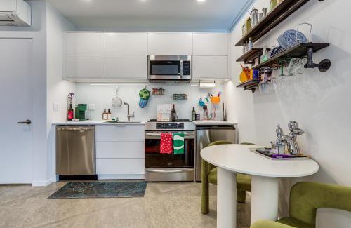 Land Park Apartment | 1 Mi to Downtown Sacramento WFH-Friendly Studio!