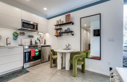 Land Park Apartment | 1 Mi to Downtown Sacramento WFH-Friendly Studio!