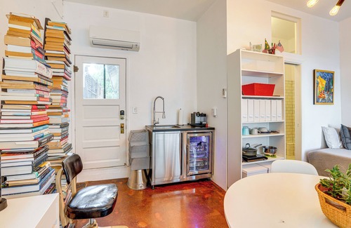 Downtown Sacramento Apartment | 1 Mi to Downtown: Walkable Studio in Sacramento