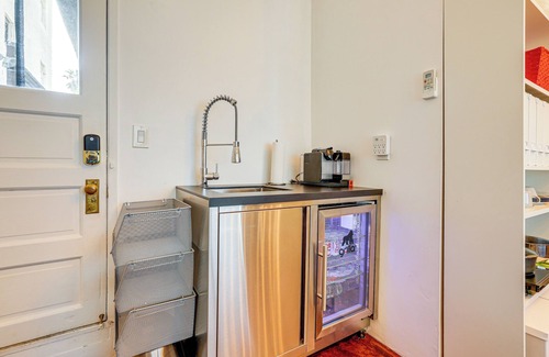Downtown Sacramento Apartment | 1 Mi to Downtown: Walkable Studio in Sacramento